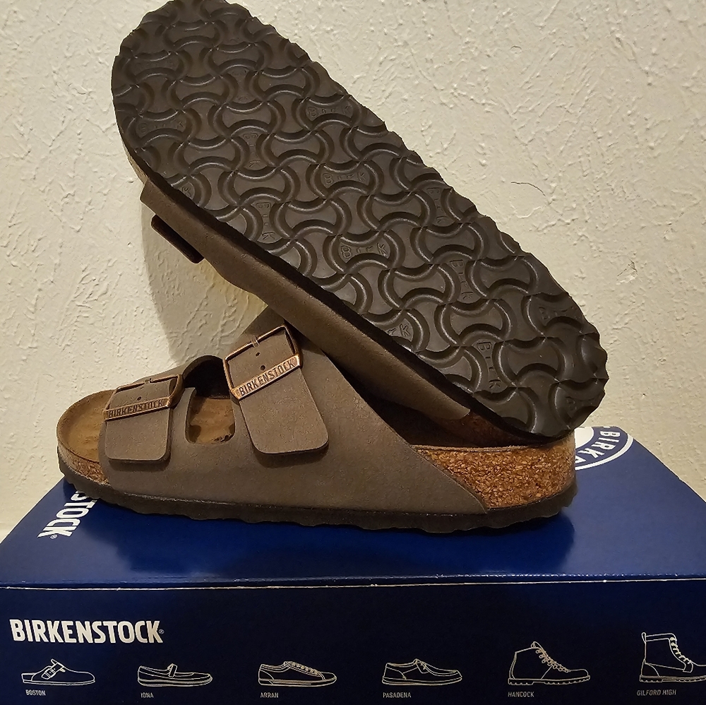Size 10 Birkenstock Arizona BS Mocca Sandals.